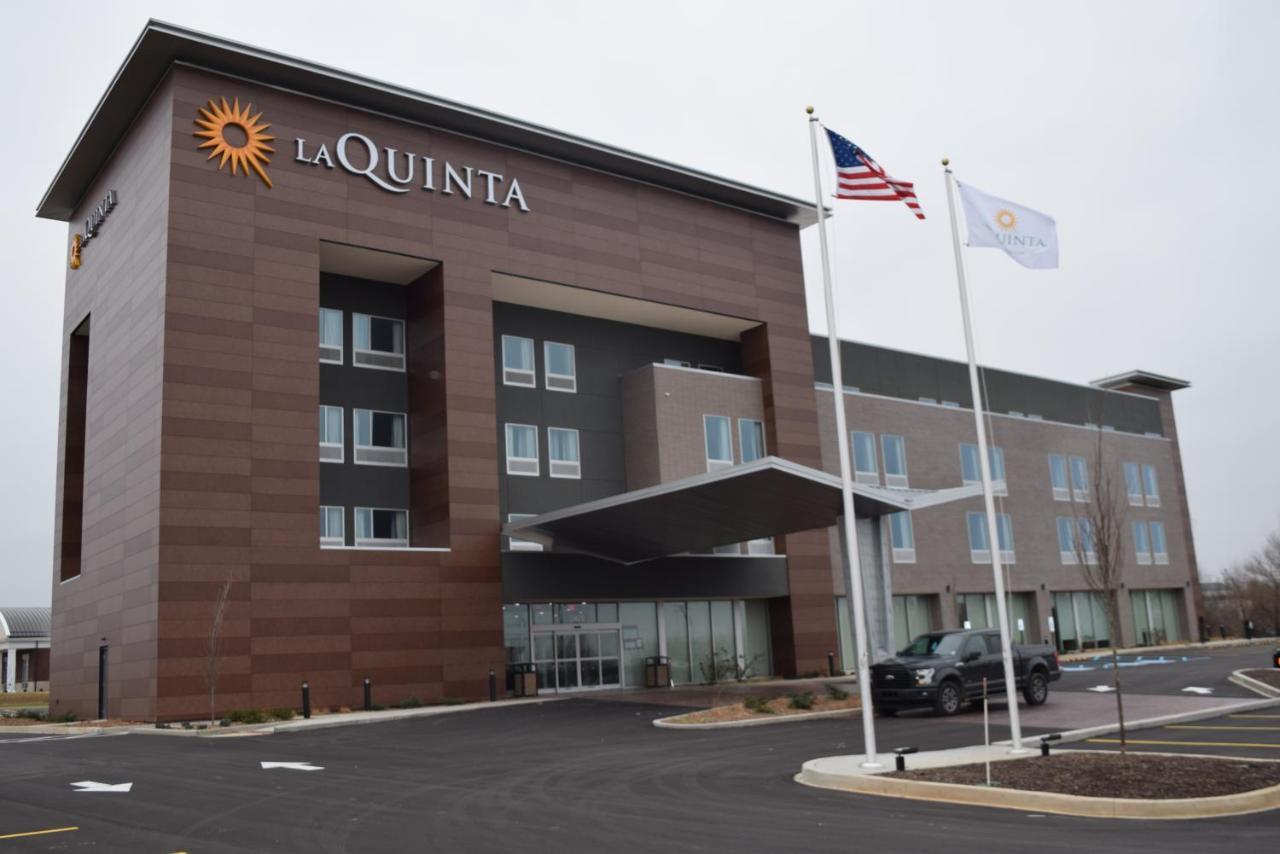 La Quinta Inn & Suites By Wyndham Louisville Ne - Old Henry Rd Exterior photo