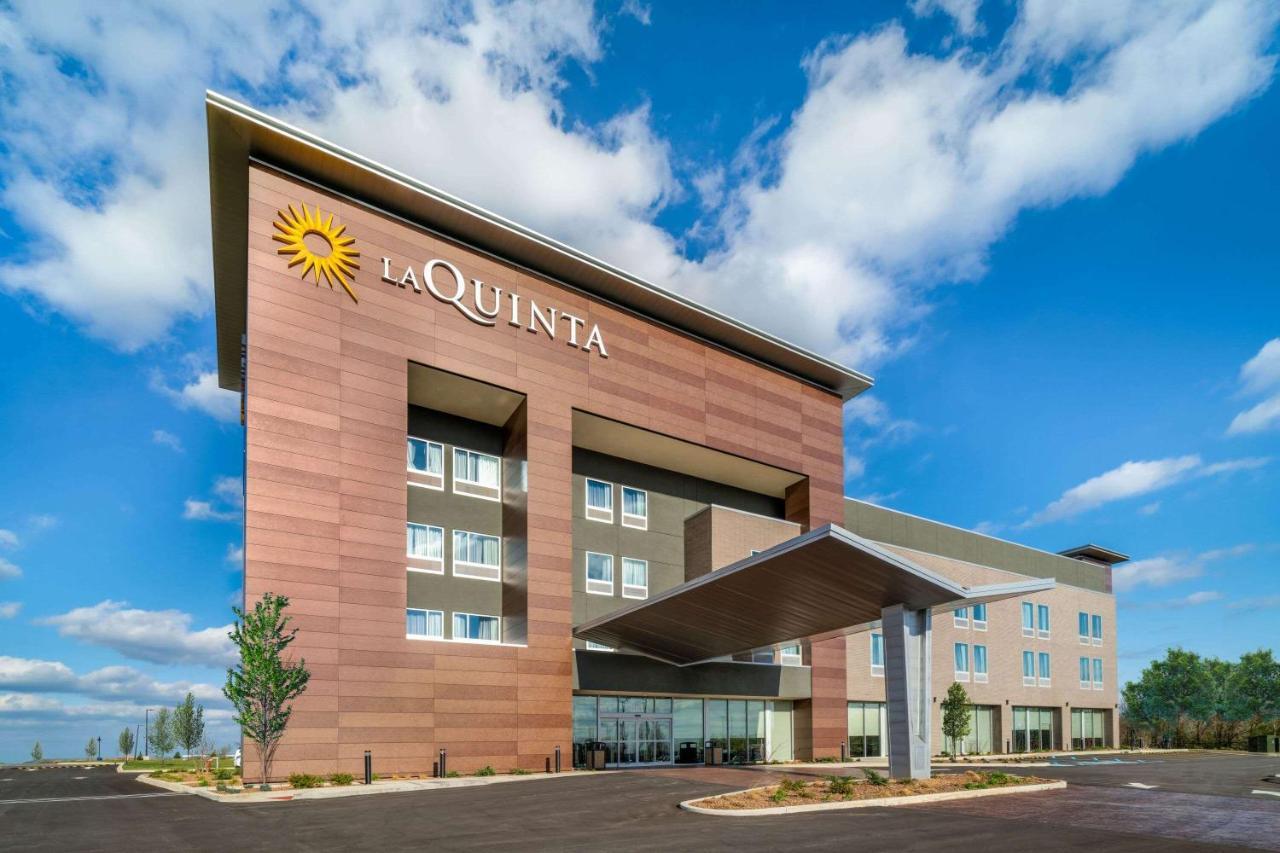La Quinta Inn & Suites By Wyndham Louisville Ne - Old Henry Rd Exterior photo